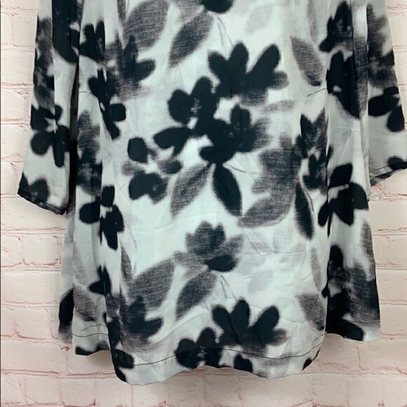 New! Noir maternity 3/4 sleeve floral V-neck tunic blouse - Picture 5 of 15